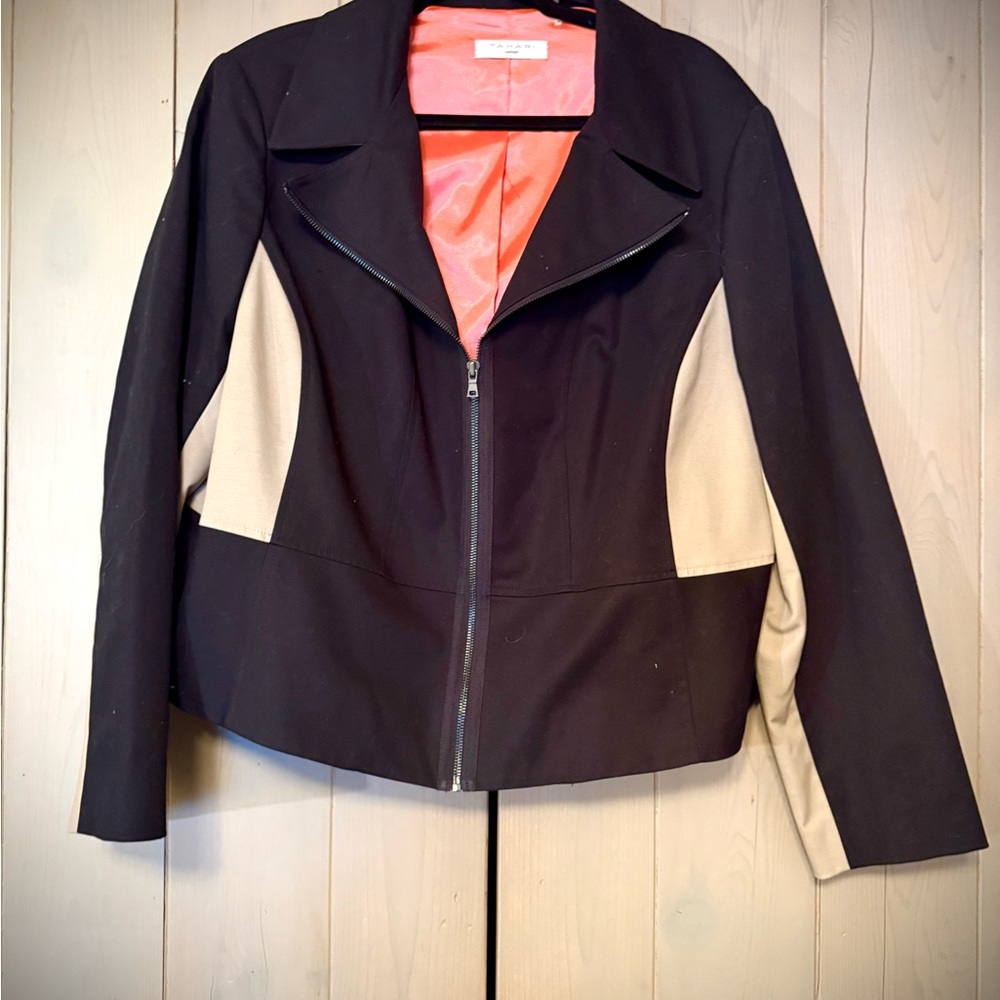 Tahari Black and Gray Blazer with Tailored Silhouette